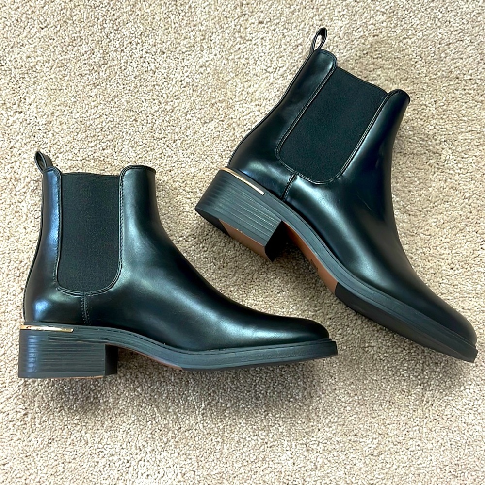 Zara Ankle Boot 🥾Never worn! Make me an offer!